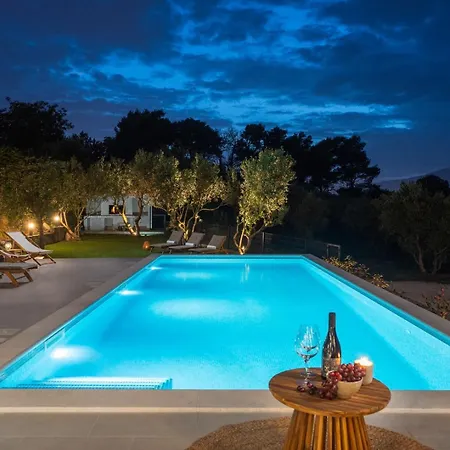 Mamma Mia, A 6-bedroom With 40sqm Pool Willa *