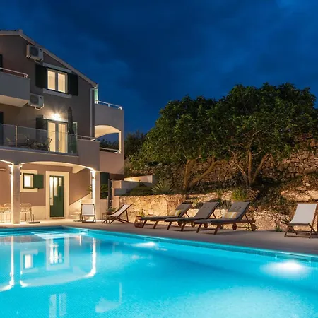 Mamma Mia, A 6-bedroom With 40sqm Pool Willa