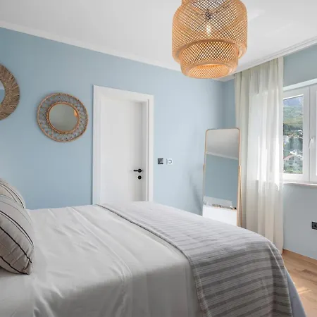 Mamma Mia, A 6-bedroom With 40sqm Pool Podstrana