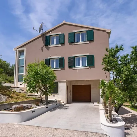 New! Mamma Mia, A 6-bedroom With 40sqm Pool Villa Podstrana
