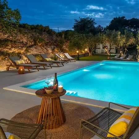 Villa New! Mamma Mia, A 6-bedroom With 40sqm Pool Podstrana