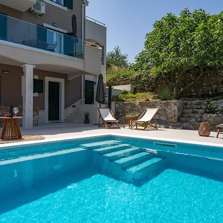 Villa New! Mamma Mia, A 6-bedroom With 40sqm Pool Podstrana